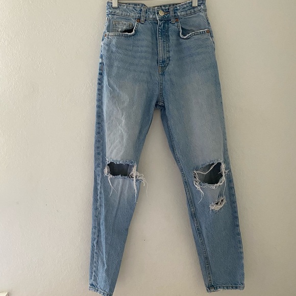 Zara ripped mom Jean - Picture 1 of 3